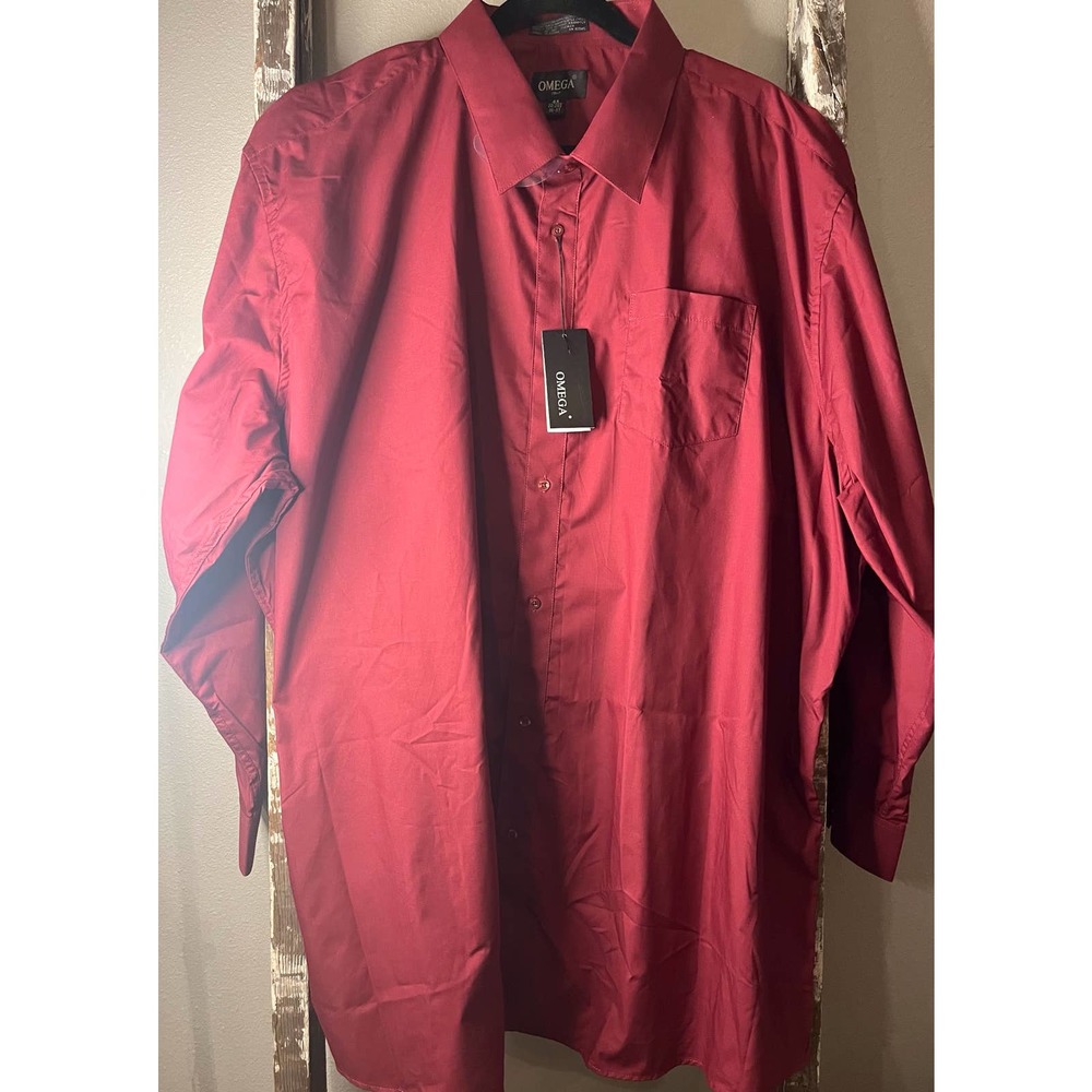 Burgundy Dress Shirt with Classic Collar and Smooth Finish
